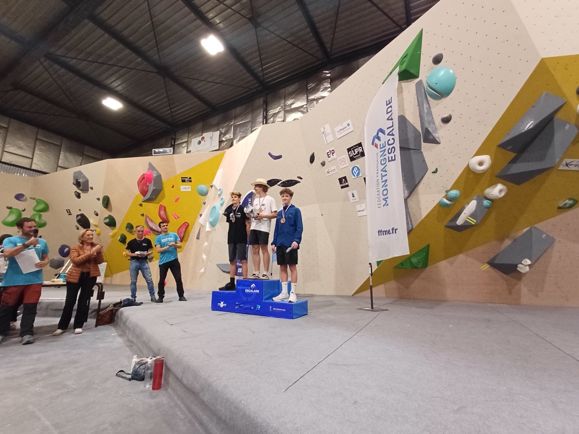 You are currently viewing Clément LEONARD & Victor PATIN sur le podium lors de la coupe régionale de bloc de Cusset